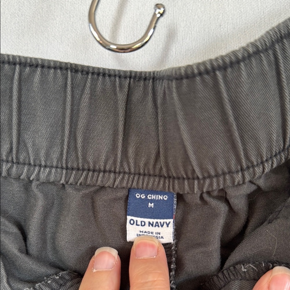 Old Navy Gray Cargo Shorts Flat Front Casual Everyday Medium - Picture 2 of 3